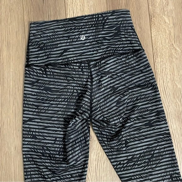 Lululemon‎ Wunder Under Capri Leggings - Picture 6 of 9